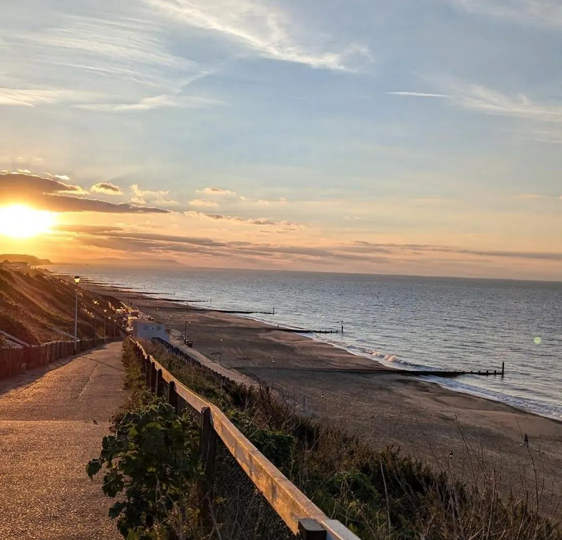 Seaside Family Home Bournemouth